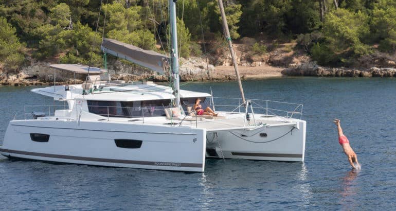 location-catamaran-helia-44-fountaine-pajot