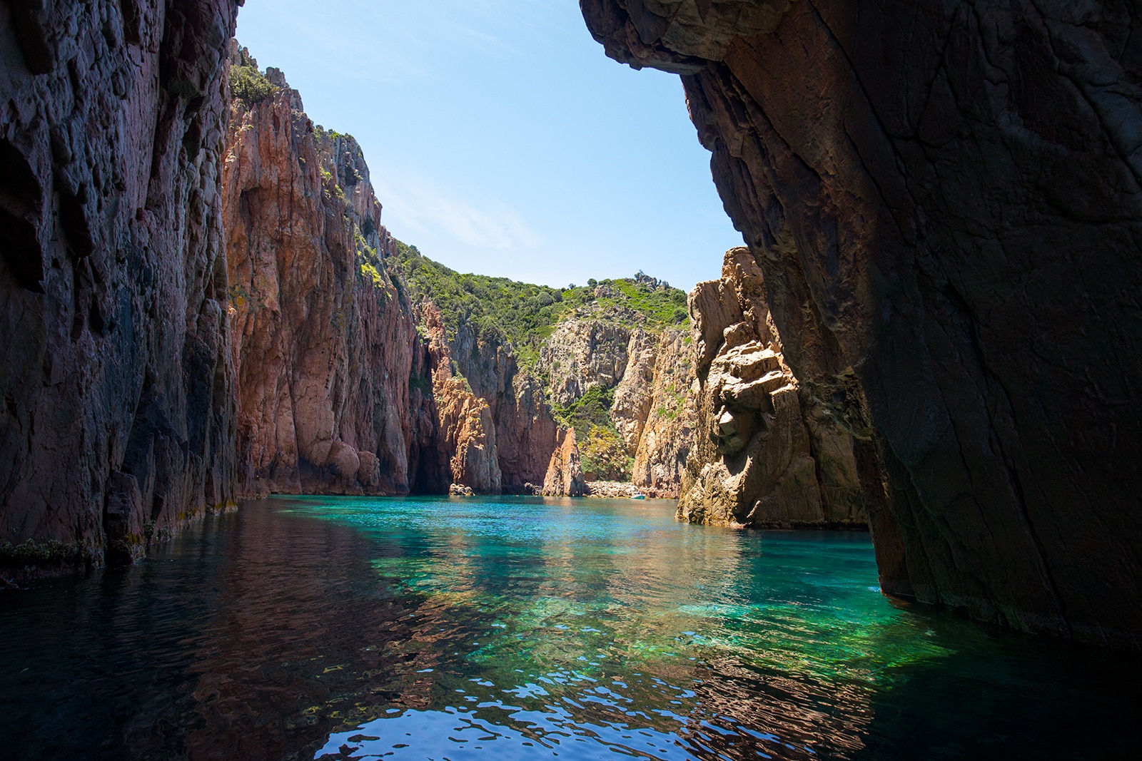 Les calanches de piana en Corse à découvrir en voilier ou catamaran