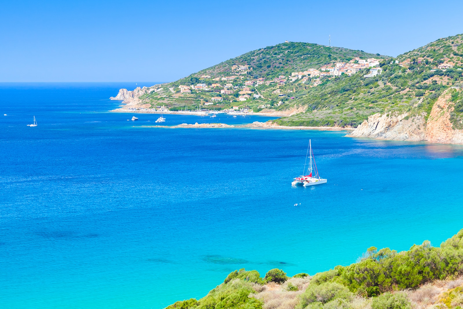 Faire une croisière en voilier ou catamaran pour visiter la Corse du nord au sud