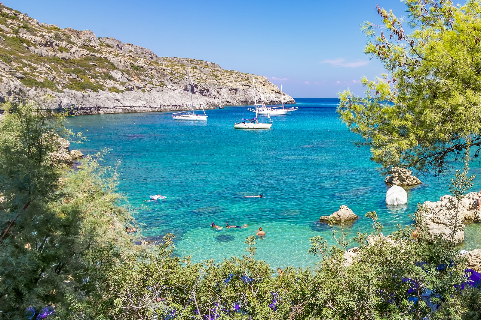 louer un voilier pour parcourir la Corse du Nord au sud