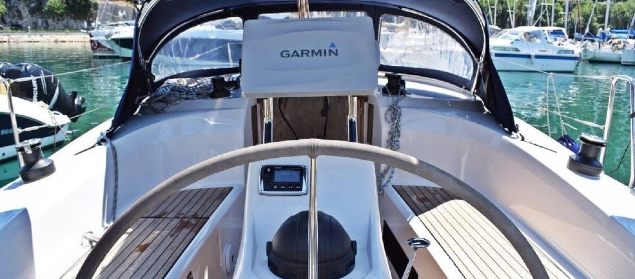 Bavaria 33 cruiser cockpit