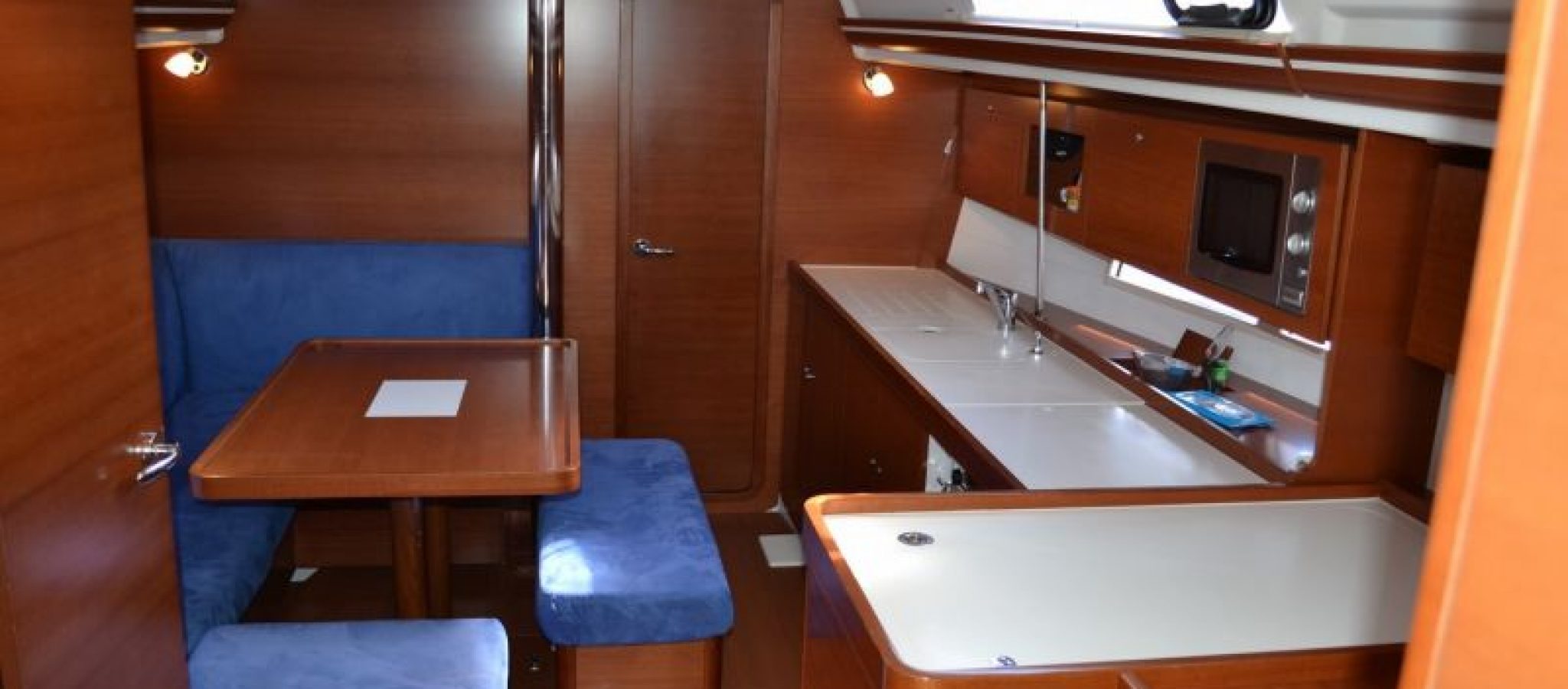 DUFOUR 375 INTERIEUR 3