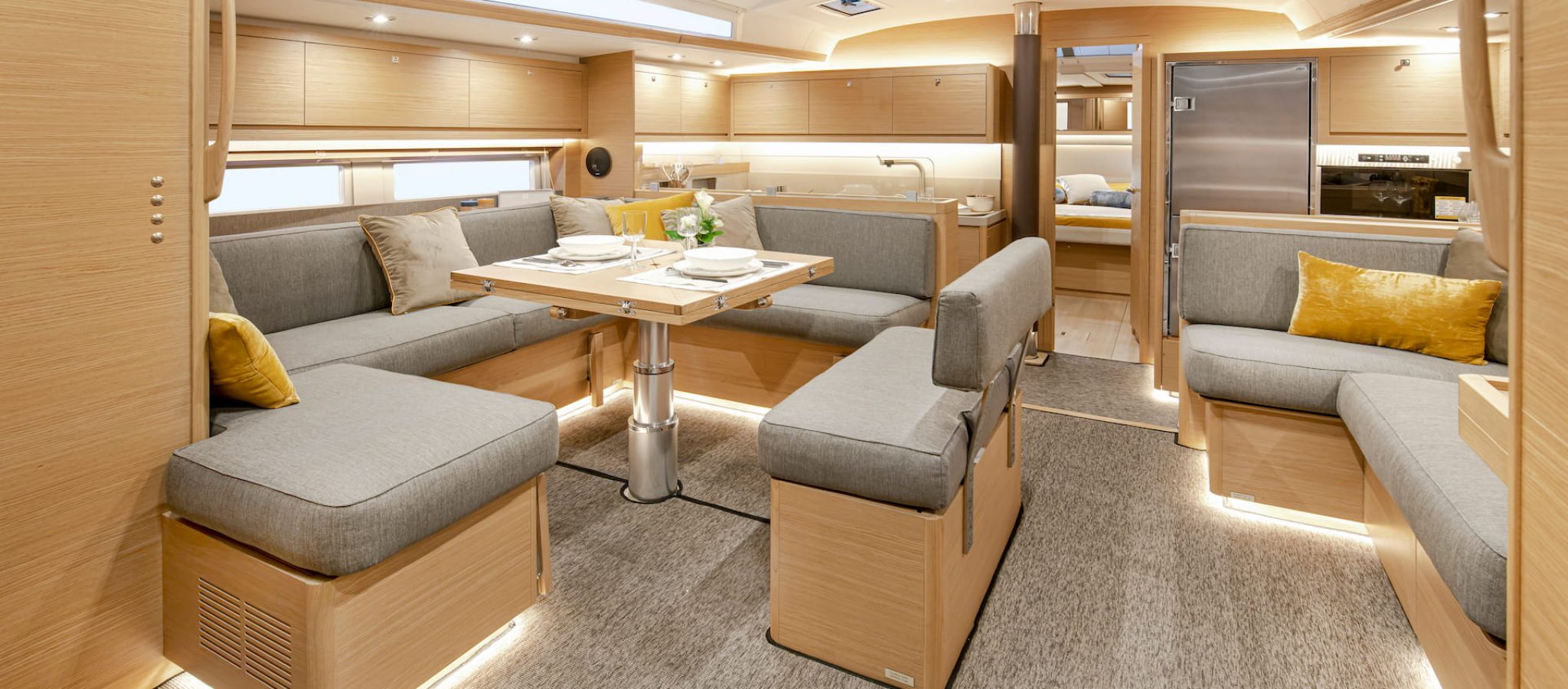 Dufour 530 salon 3