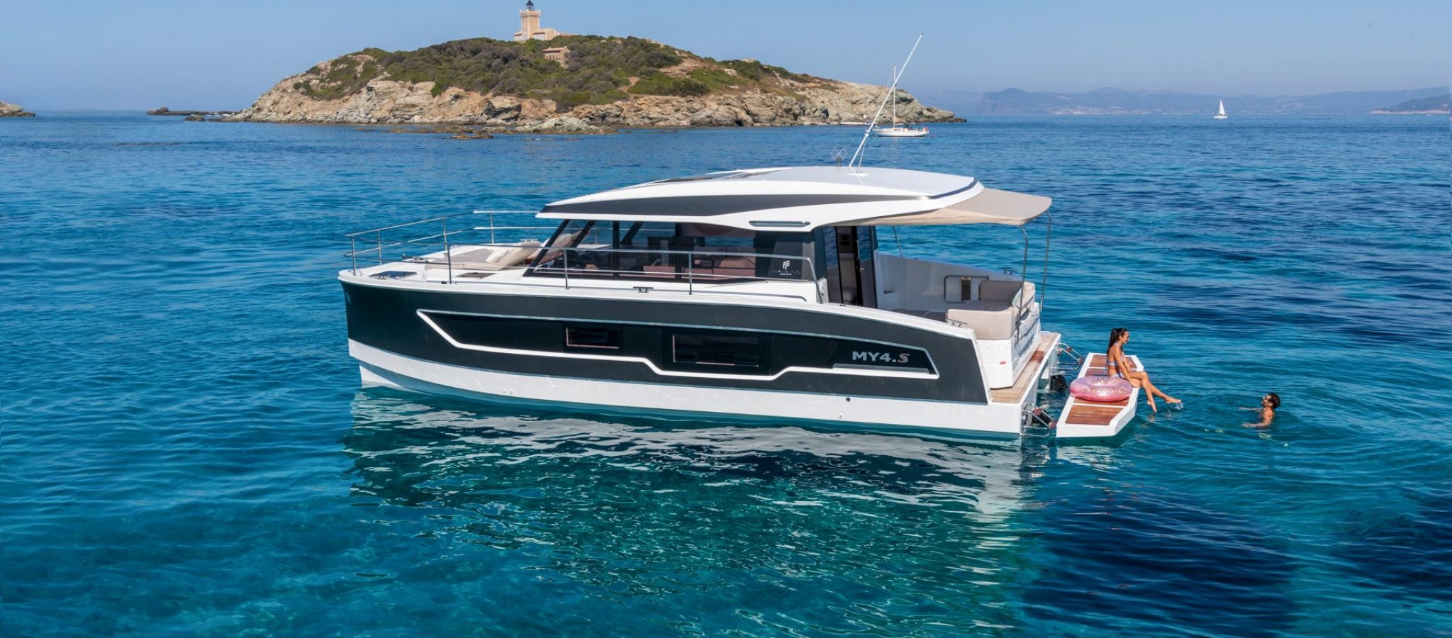 fountaine pajot catamaran moteur