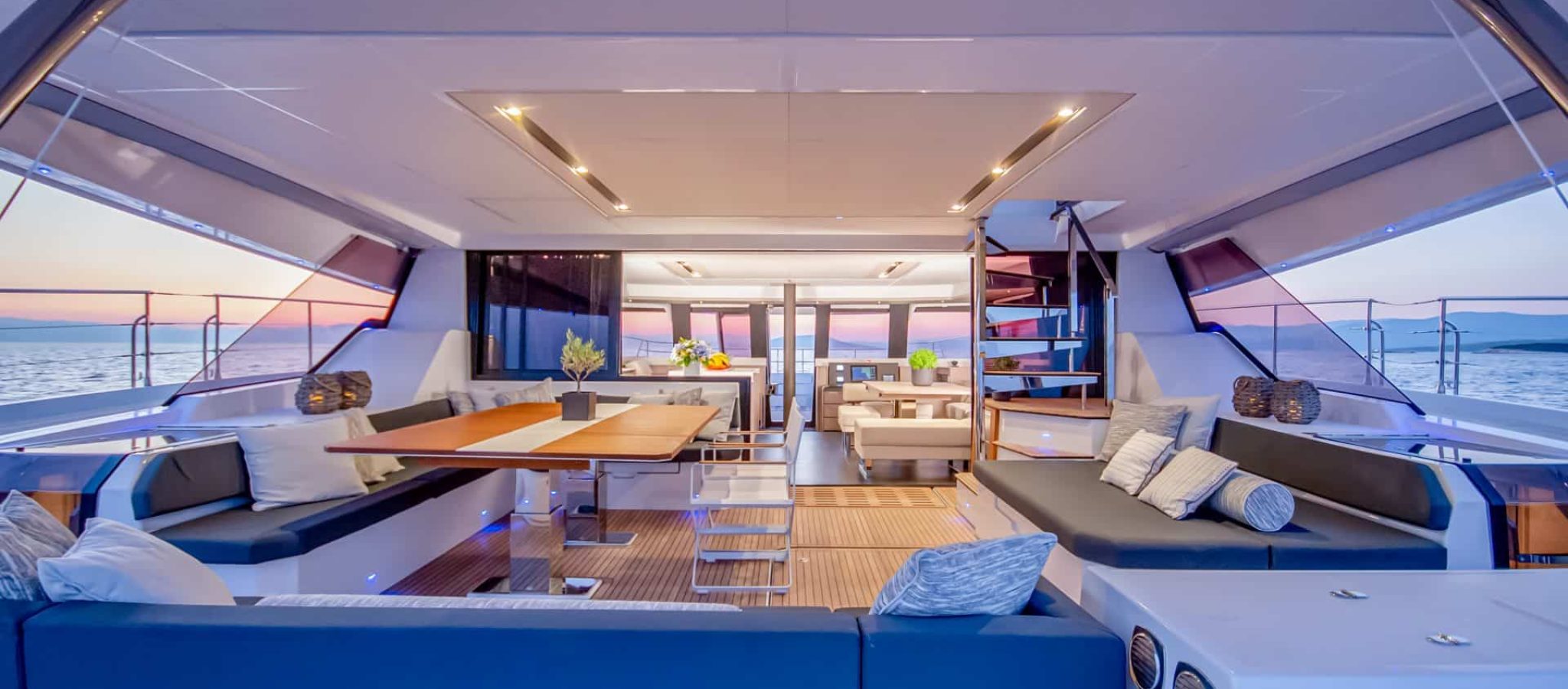 FOUNTAINE-PAJOT-POWER-67-AFT-COCKPIT-10 (1)