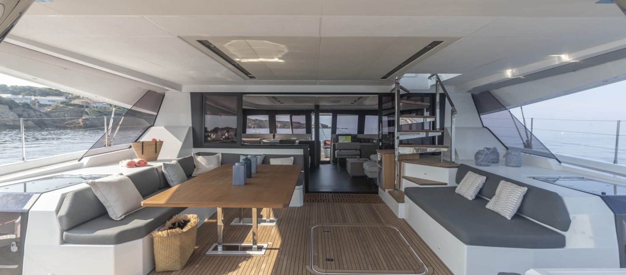 Fountaine-Pajot-Samana-59-Aft-Cockpit (1)