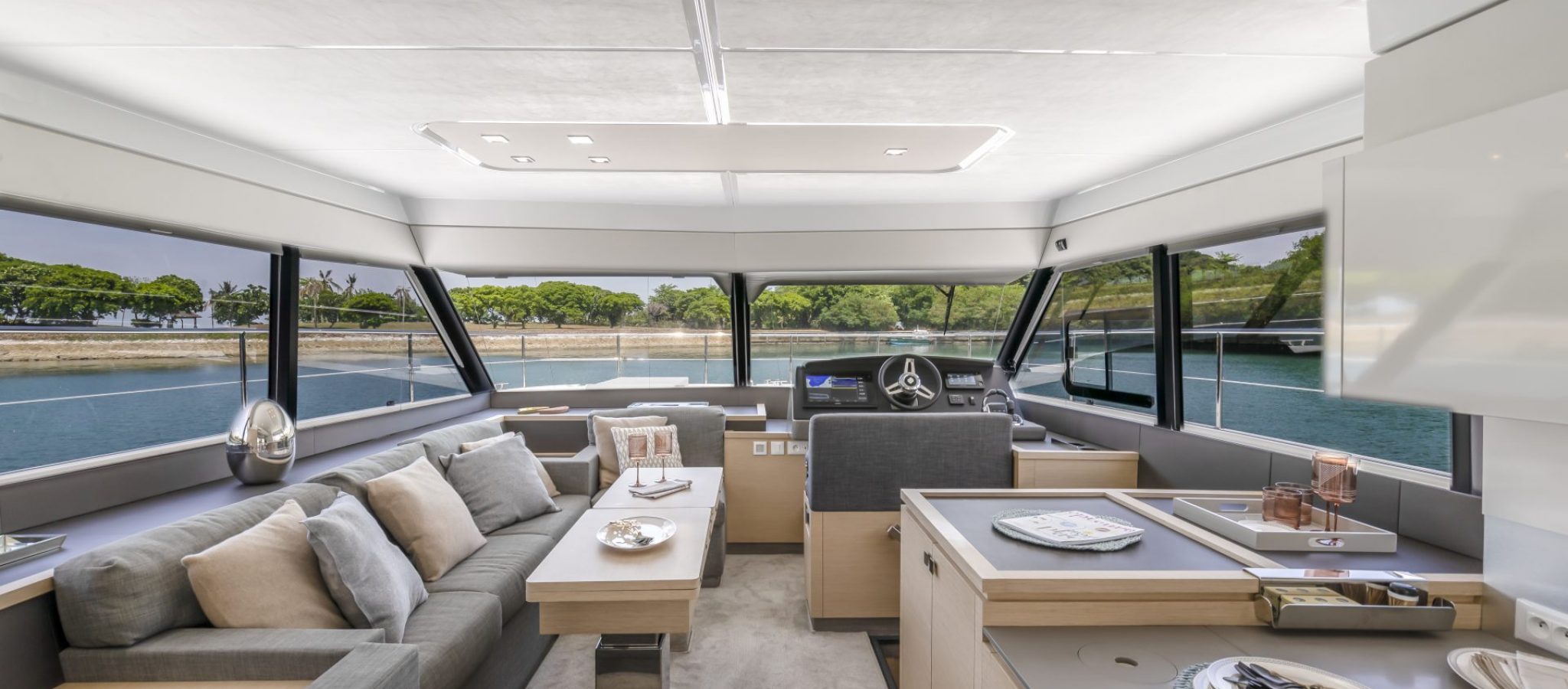Fountaine Pajot MY5 salon
