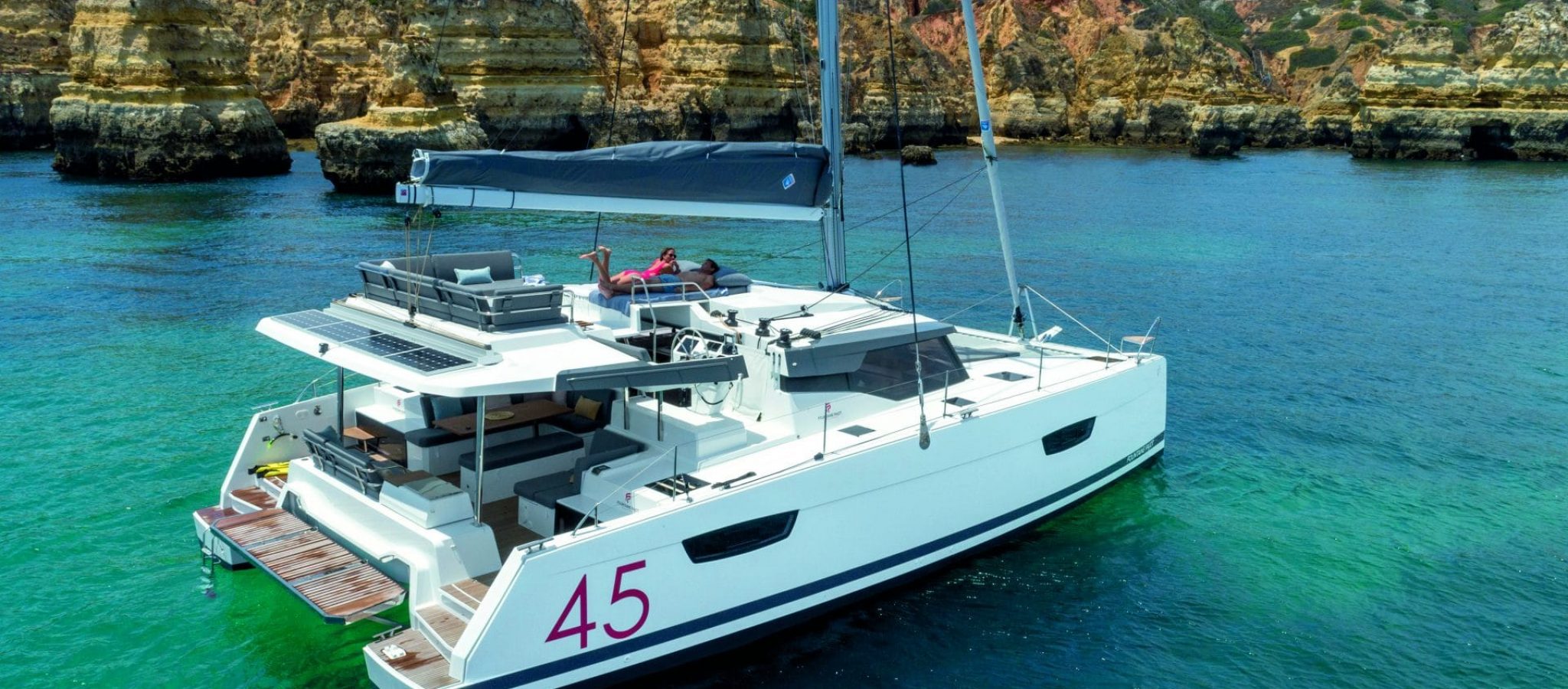 Elba 45 au mouillage en calanque