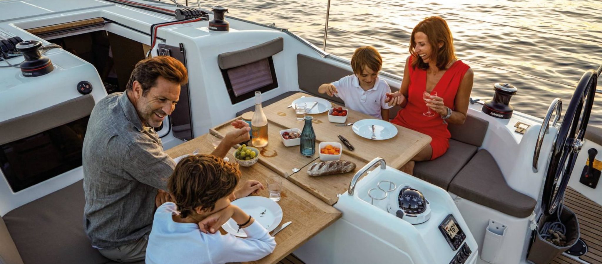 Sun Odyssey 410 cockpit