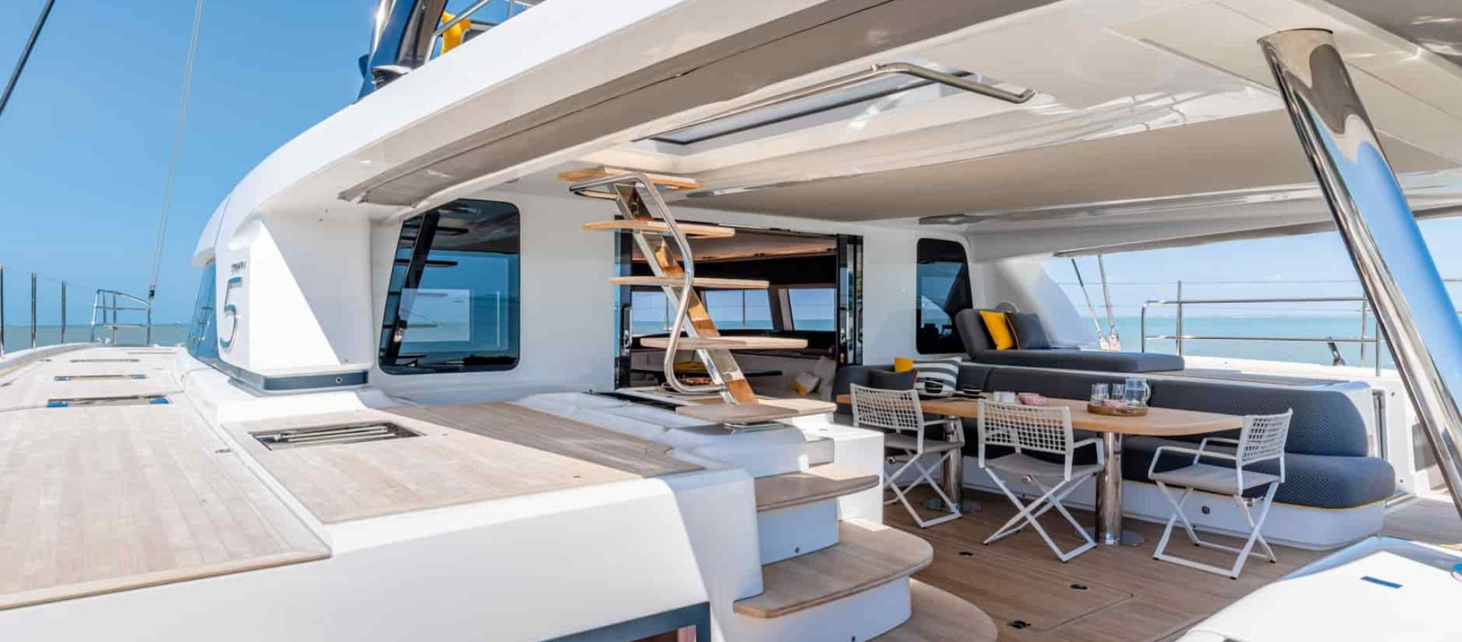 Location catamaran de luxe Lagoon Sixty 5