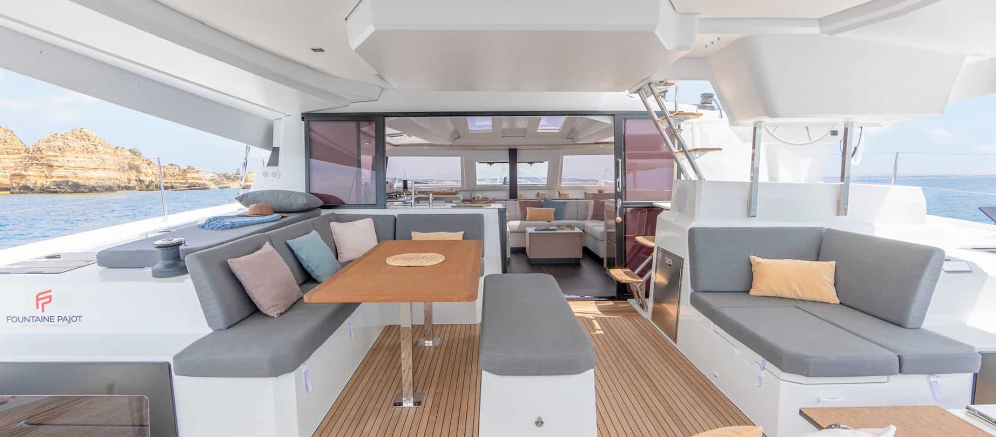 Catamaran à voile ELBA 45 Fountaine Pajot extérieur