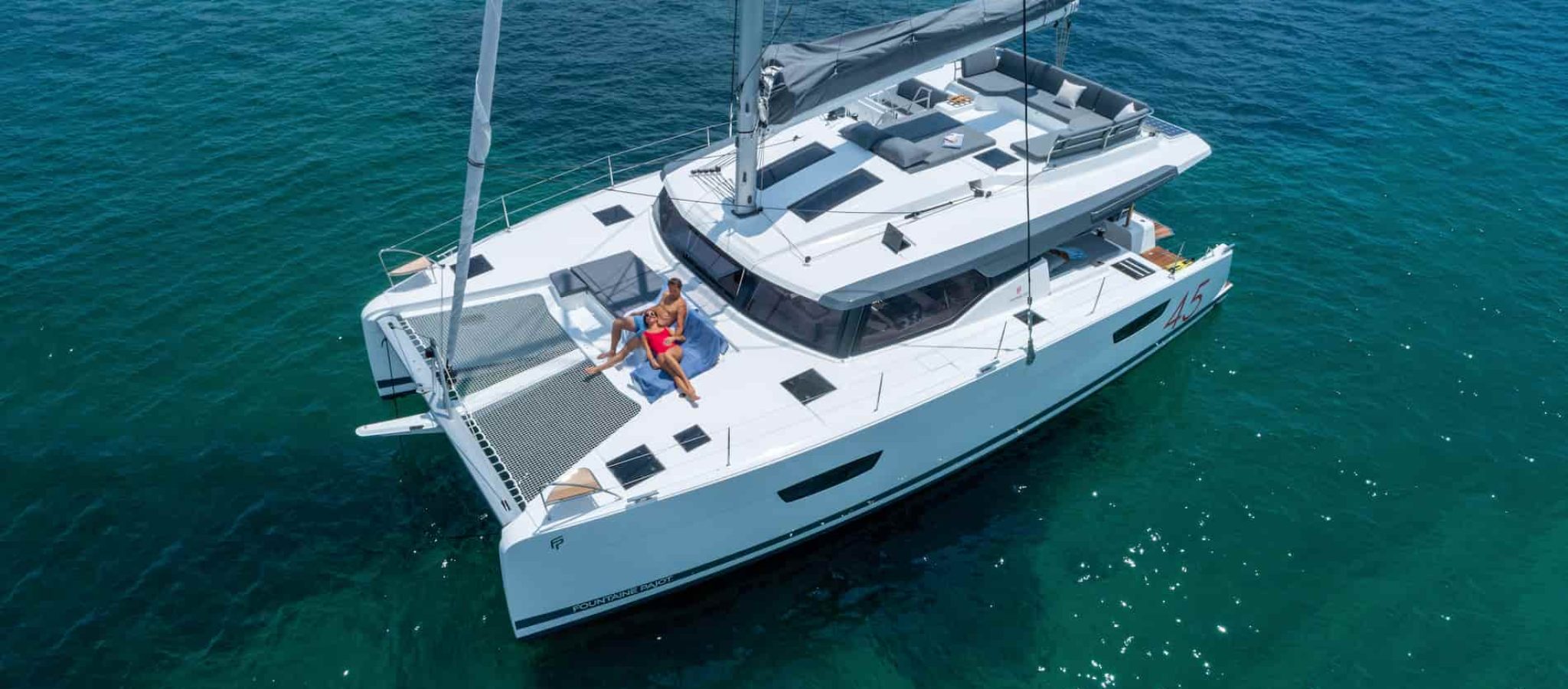 Catamaran à voile Elba 45 Fountaine Pajot au mouillage