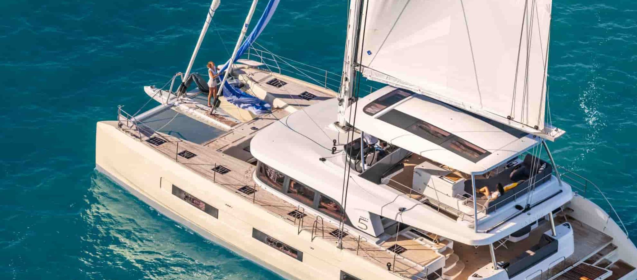 Location catamaran de luxe Lagoon Sixty 5